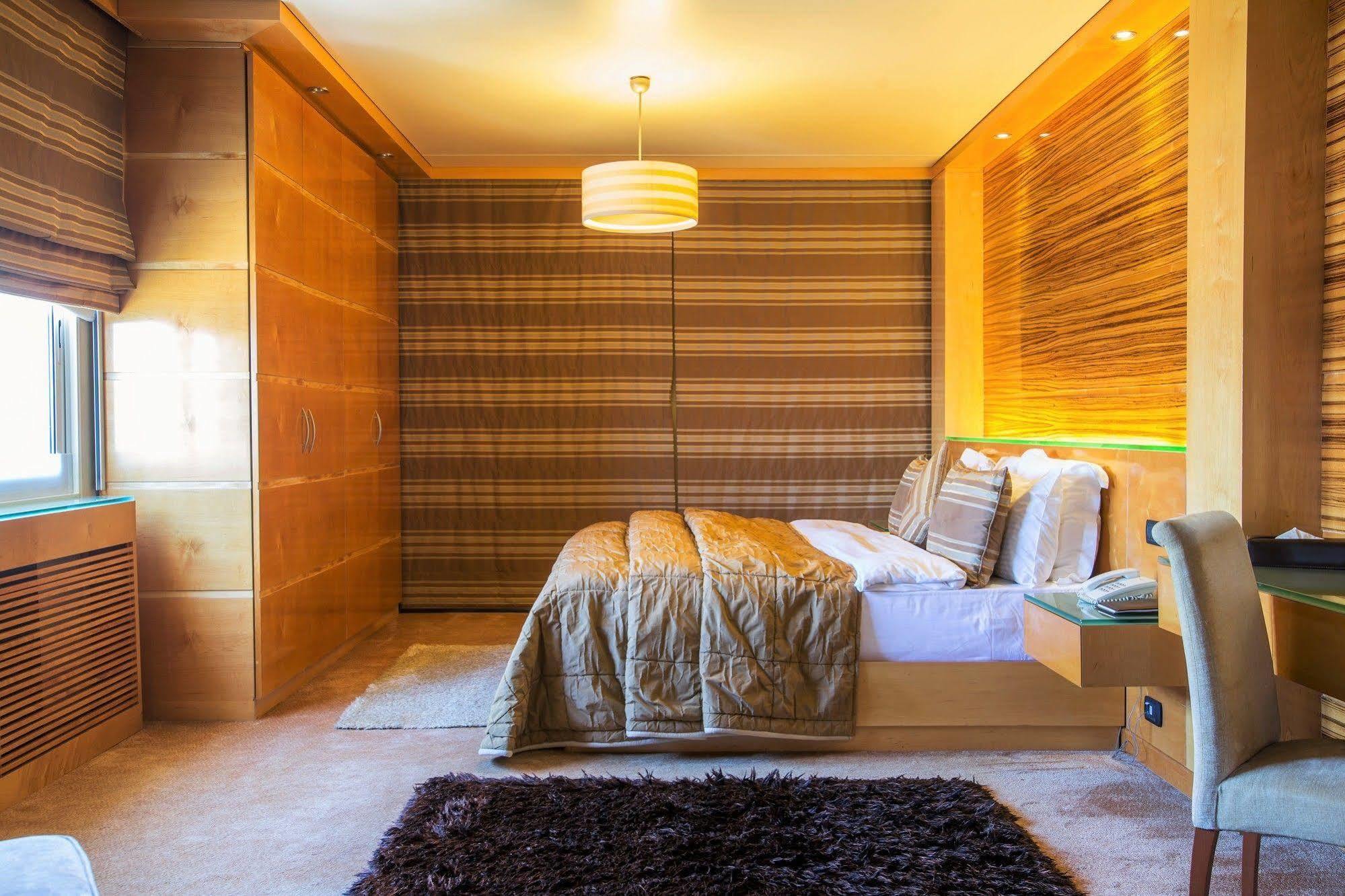 Lahoya Suites Beirut Exteriör bild